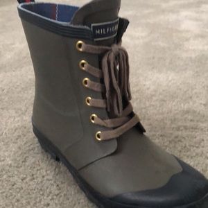 Tommy Hilfiger Boots Size 7